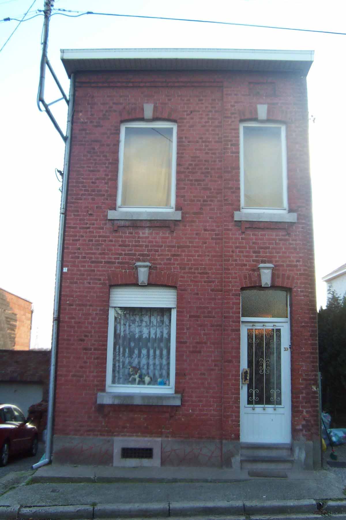 la maison de Milmort.  Lui trouvez-vous un aspect inquitant ?